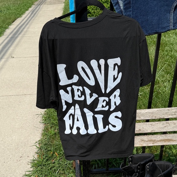 Reflective Graphic T-Shirt ‘Love Never Fails' - Picture 1 of 2